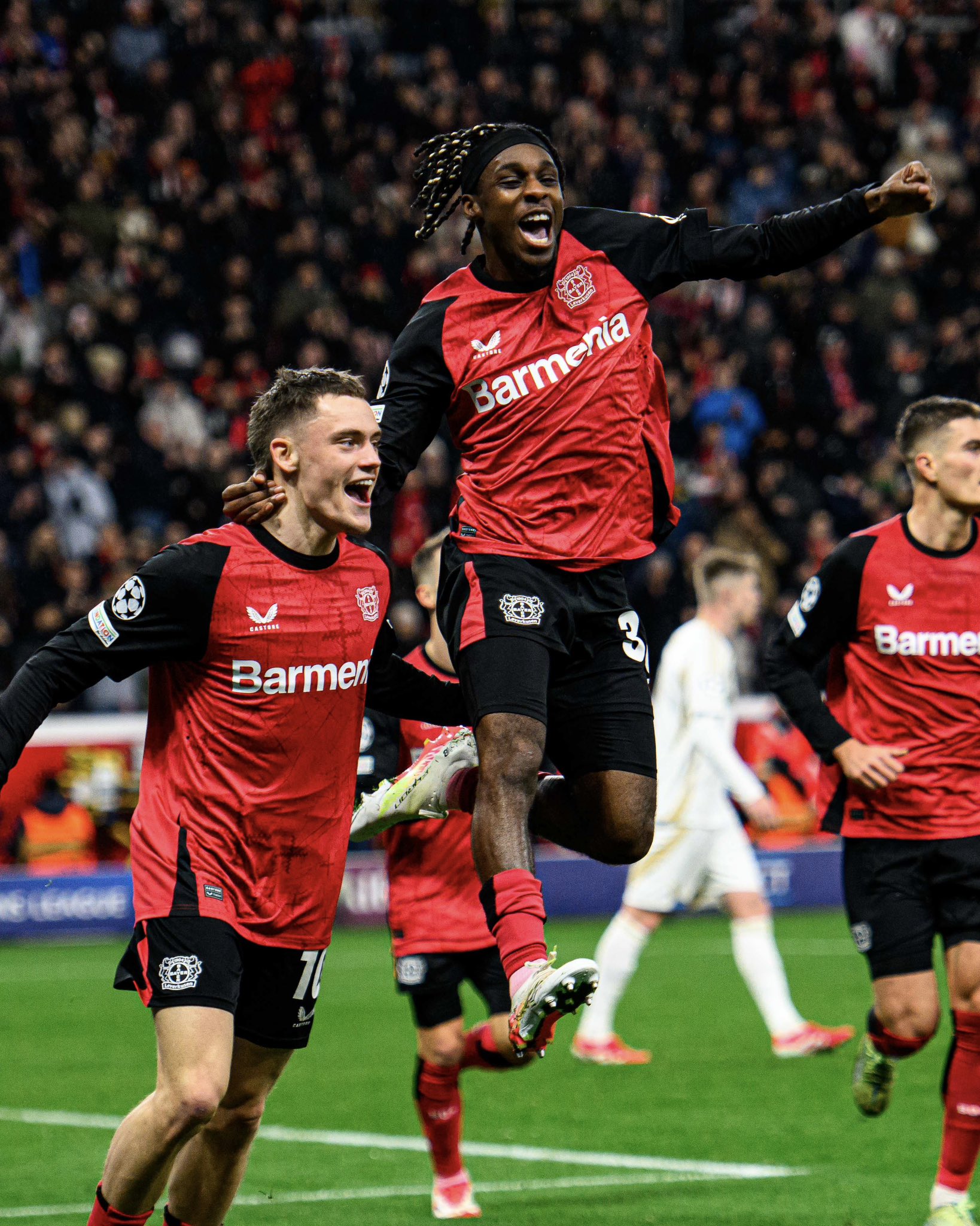 Florian Wirtz y Jeremie Frimpong celebrando un gol. Fuente: Jeremie Frimpong en "X".