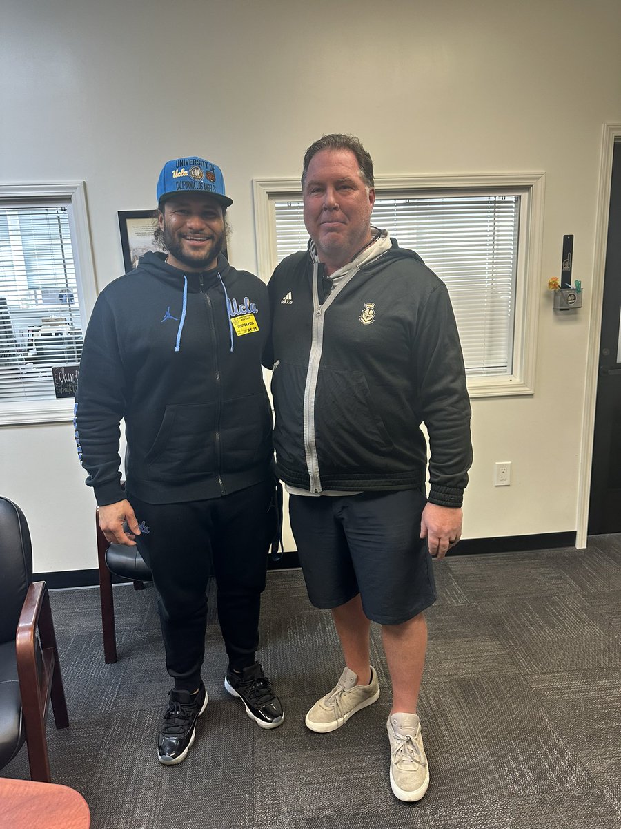 BMHS Football π (@bmhsgridiron) on Twitter photo Thank you Coach Ford from UCLA for coming out and seeing some Knights today
<a href="/coachhodgkiss/">Ed Hodgkiss</a>
<a href="/breezepreps/">Breeze Varsity</a> <a href="/latsondheimer/">eric sondheimer</a> <a href="/CalHiSports/">Cal-Hi Sports</a> #knightpride #opportunity #football #recruitment #knights Thank you Coach Ford from UCLA for coming out and seeing some Knights today
<a href="/coachhodgkiss/">Ed Hodgkiss</a>
<a href="/breezepreps/">Breeze Varsity</a> <a href="/latsondheimer/">eric sondheimer</a> <a href="/CalHiSports/">Cal-Hi Sports</a> #knightpride #opportunity #football #recruitment #knights