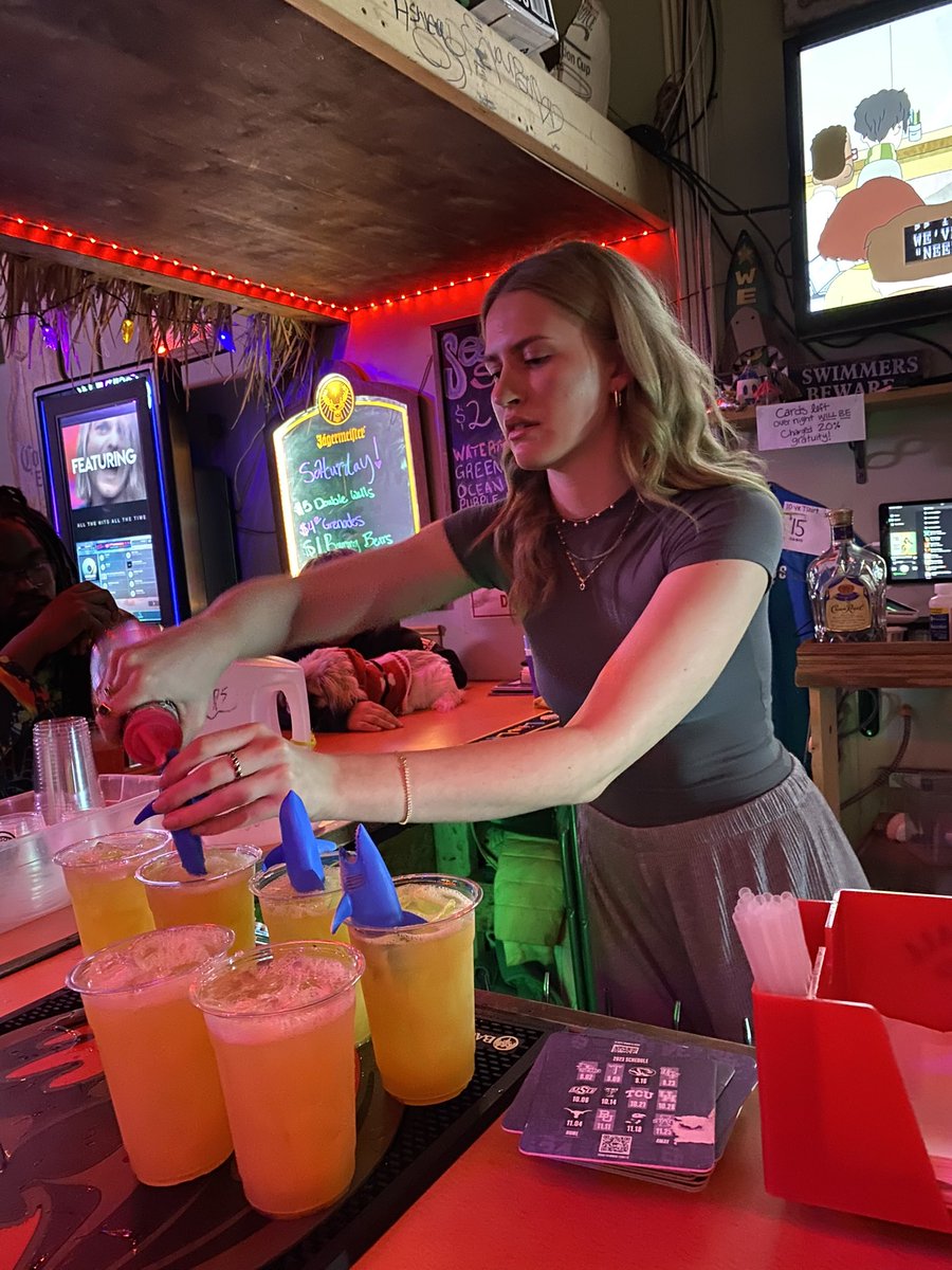 Wednesday night! 
$3 doubles 
$3 beers 
$1 Seashots