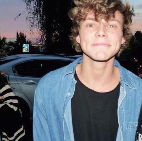 𝐖𝐇𝐄𝐄𝐙𝐈𝐄 𝘊𝘈𝘔𝘌𝘙𝘖𝘕 Semi Hiatus tweet media