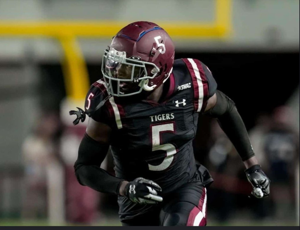 Joshua “JD” Wallace ‘26 (@jdwallace_) on Twitter photo After a great conversation with <a href="/Coach_JW3/">Jerwin Wilson</a> I’m blessed to receive a offer from <a href="/TSUFootball/">Texas Southern Football</a> After a great conversation with <a href="/Coach_JW3/">Jerwin Wilson</a> I’m blessed to receive a offer from <a href="/TSUFootball/">Texas Southern Football</a>