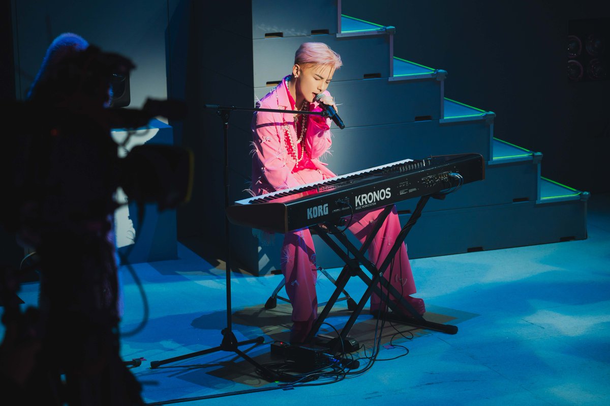 oricon's tweet photo. 【LAPOSTA】
#JO1 #川西拓実、T.Kサウンド爆発の新曲続々披露✨
川尻蓮もサプライズ登場「なんかピンクじゃね？」

🔻「一瞬だけ清澄になります」
https://t.co/z6Qc3gF2QY https://t.co/YFLU7fj9x7