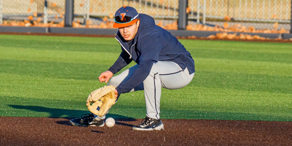 Illinois Baseball tweet media