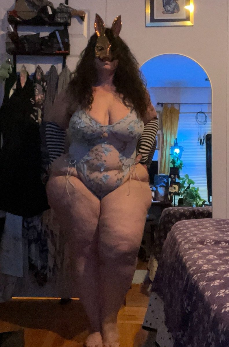 Que tal si te espero asi cuando llegues del trabajo 🔥🔥😍😈