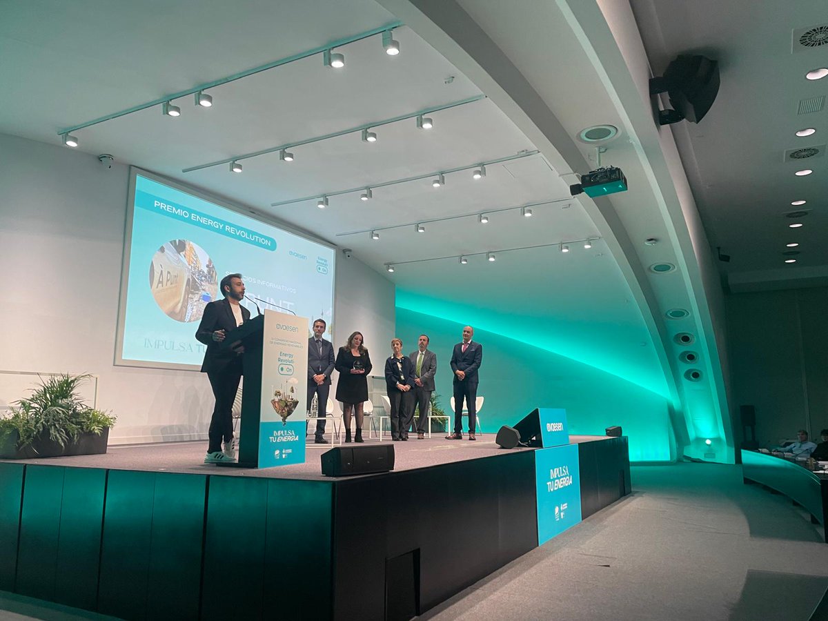 Altre premi per a <a href="/apuntnoticies/">À Punt NTC</a>! Hui hem rebut el guardó 'Energy revolution' d'<a href="/AVAESEN/">AVAESEN</a> per la cobertura de la Dana del passat 29 d'octubre. Moltes gràcies! 😉