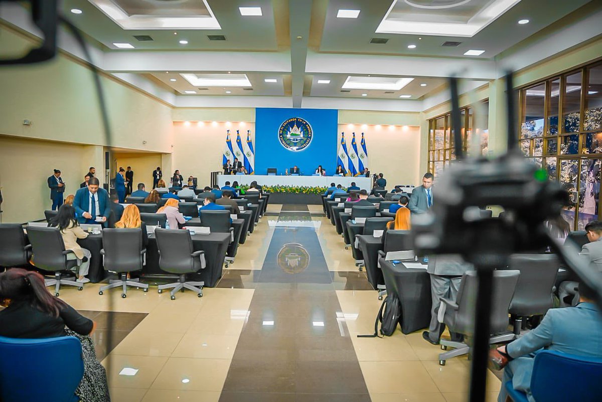 Queda aprobado el primer paso para la eliminación de la deuda política.

La ratificación de la reforma al artículo 248 de la Constitución nos permitirá cumplir rápidamente con esta petición de los salvadoreños. 

#Plenaria41