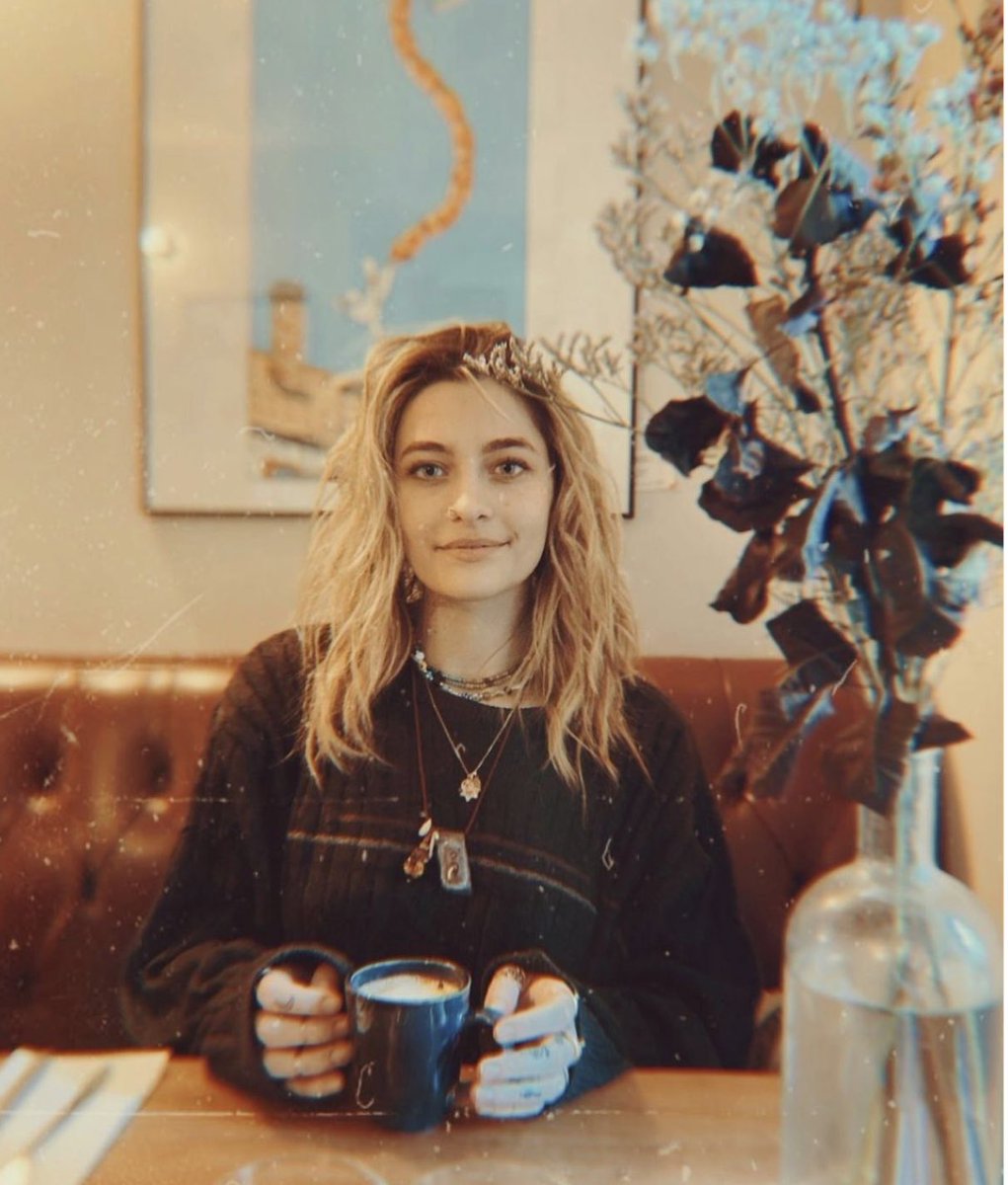 WebbedSecrets's tweet image. Lured away from my small-town playground by the seduction of words, promises and pretty lights. 

𝒞𝒶𝓃 𝓌𝒽𝒶𝓉𝑒𝓋𝑒𝓇 𝓇𝑒𝓉𝓊𝓇𝓃𝓈 𝓈𝓉𝒾𝓁𝓁 𝒷𝑒 𝓁𝑜𝓋𝑒𝒹 𝒷𝓎 𝓉𝒽𝑒 𝓈𝓌𝒾𝓃𝑔𝓈𝑒𝓉? 

• oc.rp
• mature
• original story