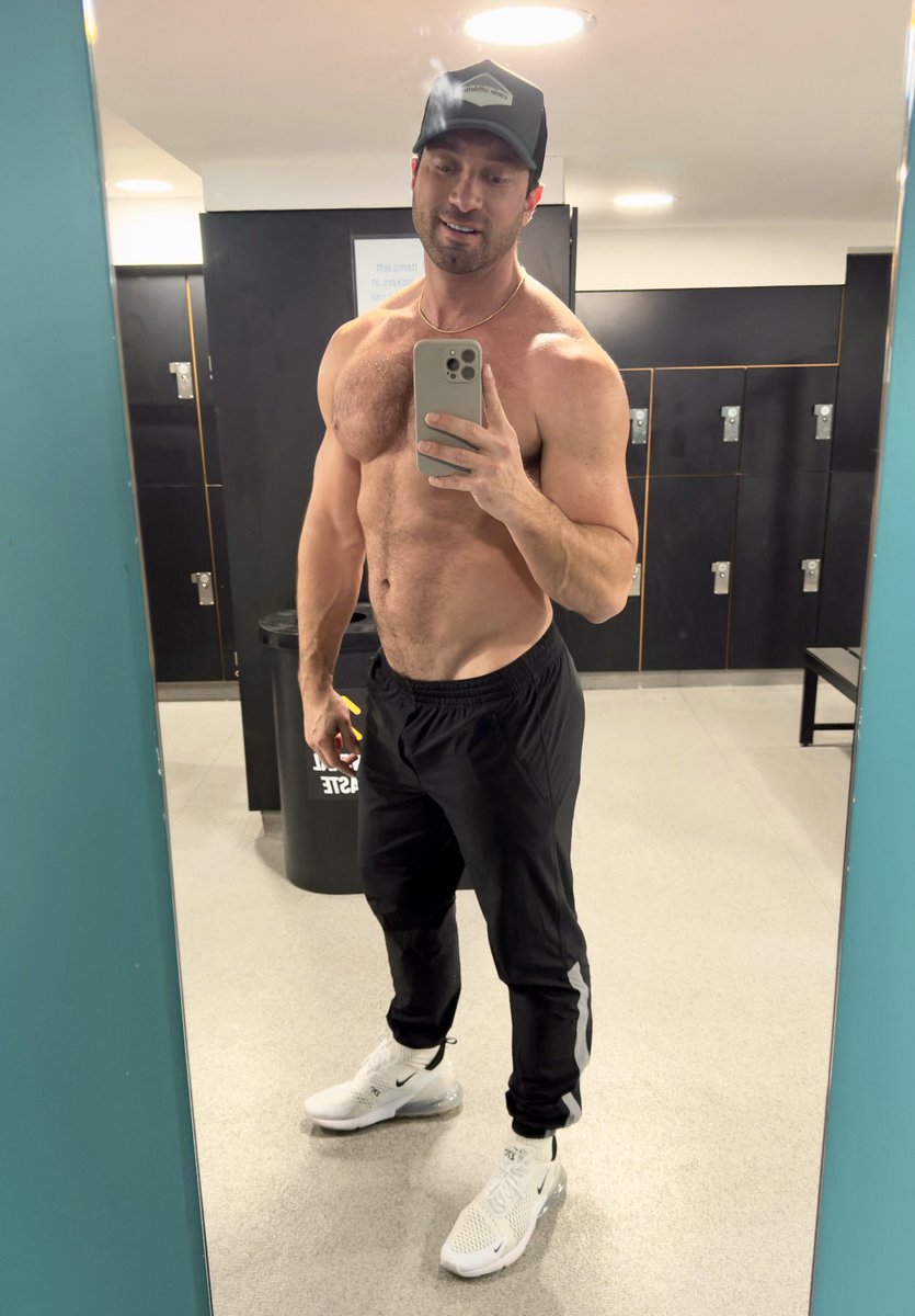ACMLondon's tweet photo. My new favorite pant @athletegy https://t.co/gBT88jEVGm