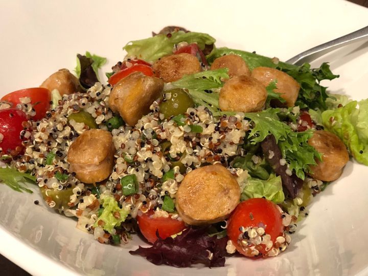 With quinoa, mixed greens, olives, and tomatoes, these Chicken Sausage Quinoa Bowls are the perfect health-conscious lunch or dinner! 🍅😍 Grab our yummy #recipe (easy to make for meal prep): bit.ly/49E43KG