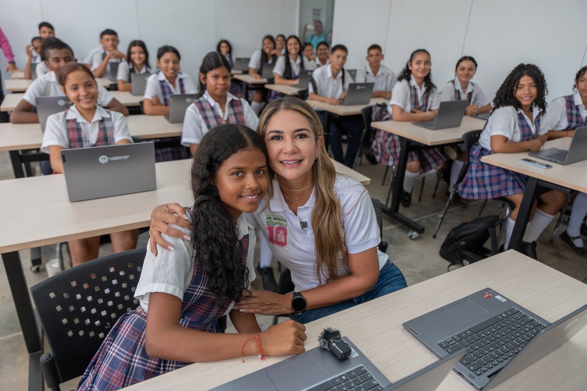 GobdelCesar's tweet photo. 📚Todos los días de nuestro gobierno sumamos esfuerzos por la educación. 

❤️Nos gratifica en el corazón la felicidad de los niños de Chimichagua, al inaugurar hoy el moderno aulario dentro de la Institución Educativa Cerveleón Padilla.😍

🌟Fue toda una fiesta la que se vivió en este evento presidido por la gobernadora @elviamilenasd, en el área polivalente que tiene la nueva infraestructura, compuesta además por 8 aulas, que fueron entregadas con dotación de mobiliario y tecnología.