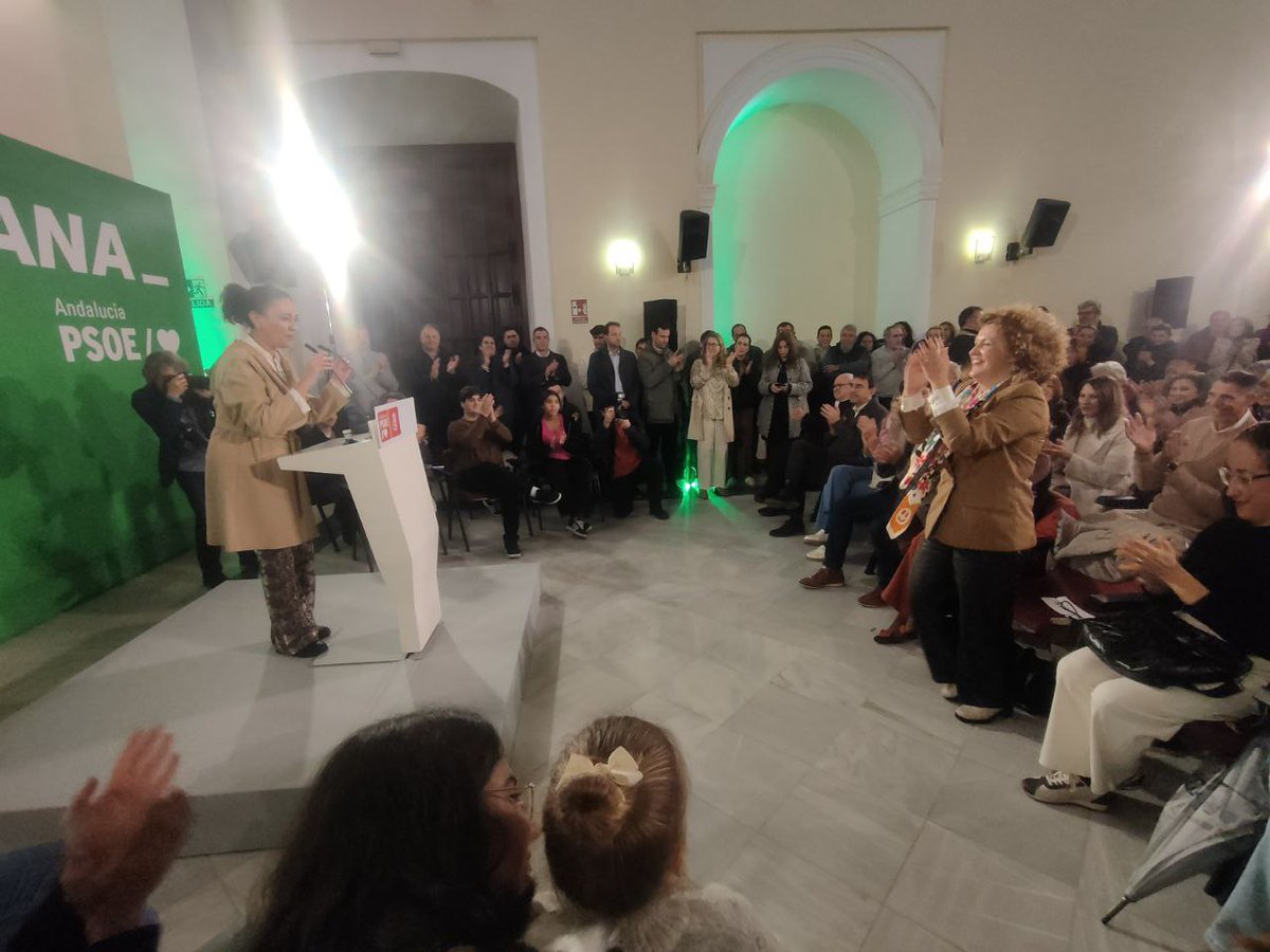 psoedehuelva's tweet photo. 🌹 @mjmonteroc va a abrir las ventanas de la Junta de Andalucía

Va a entrar la luz, la transparencia y la alegría porque lo necesitamos

No puede ser que Andalucía esté a la cola en dependencia o en materia sanitaria
 
🗣️ @lourdes_martin 
#Huelva
#AndalucíaGana
#PSOE https://t.co/bV1Pzfv6qu