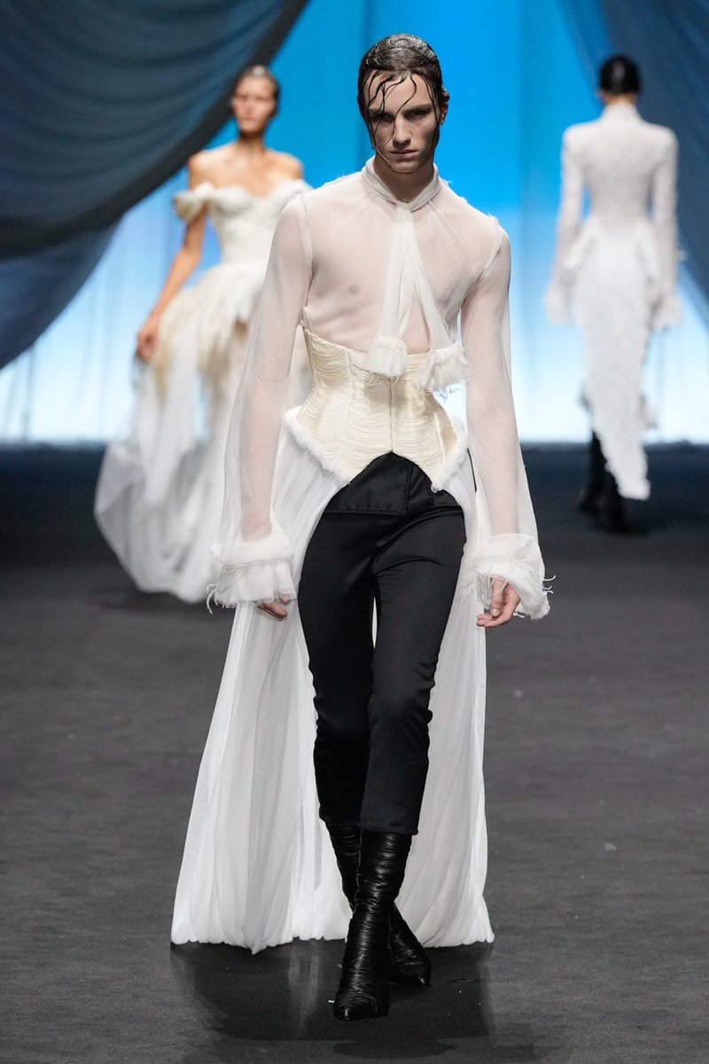 jacquemusx's tweet photo. Jean Paul Gaultier Couture by Ludovic de Saint Sernin 🤍 https://t.co/JP4gI2Q8ke