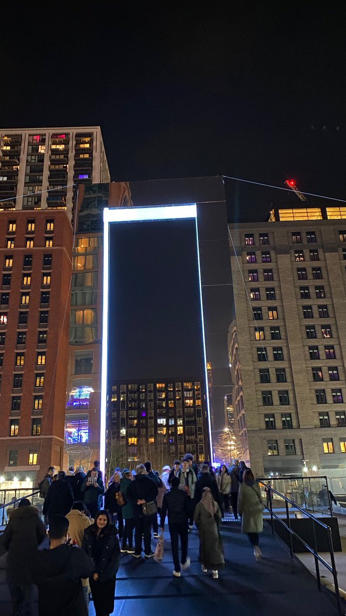 militotweets's tweet photo. Canary Wharf, London https://t.co/YwHpI79aFS