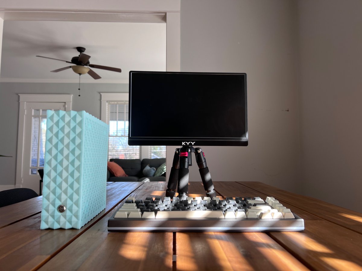 A bite sized gaming setup