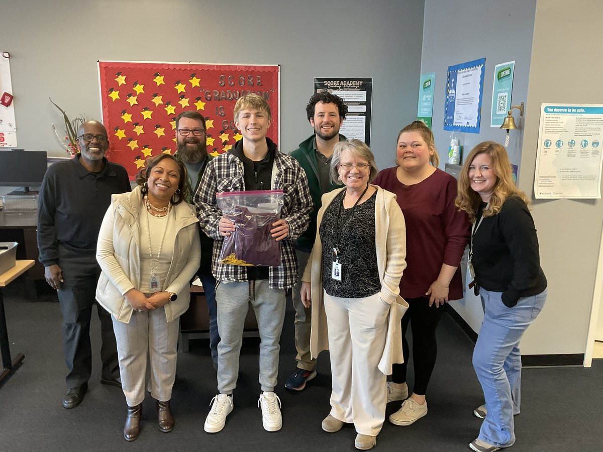 Mr. Robinson tweet media