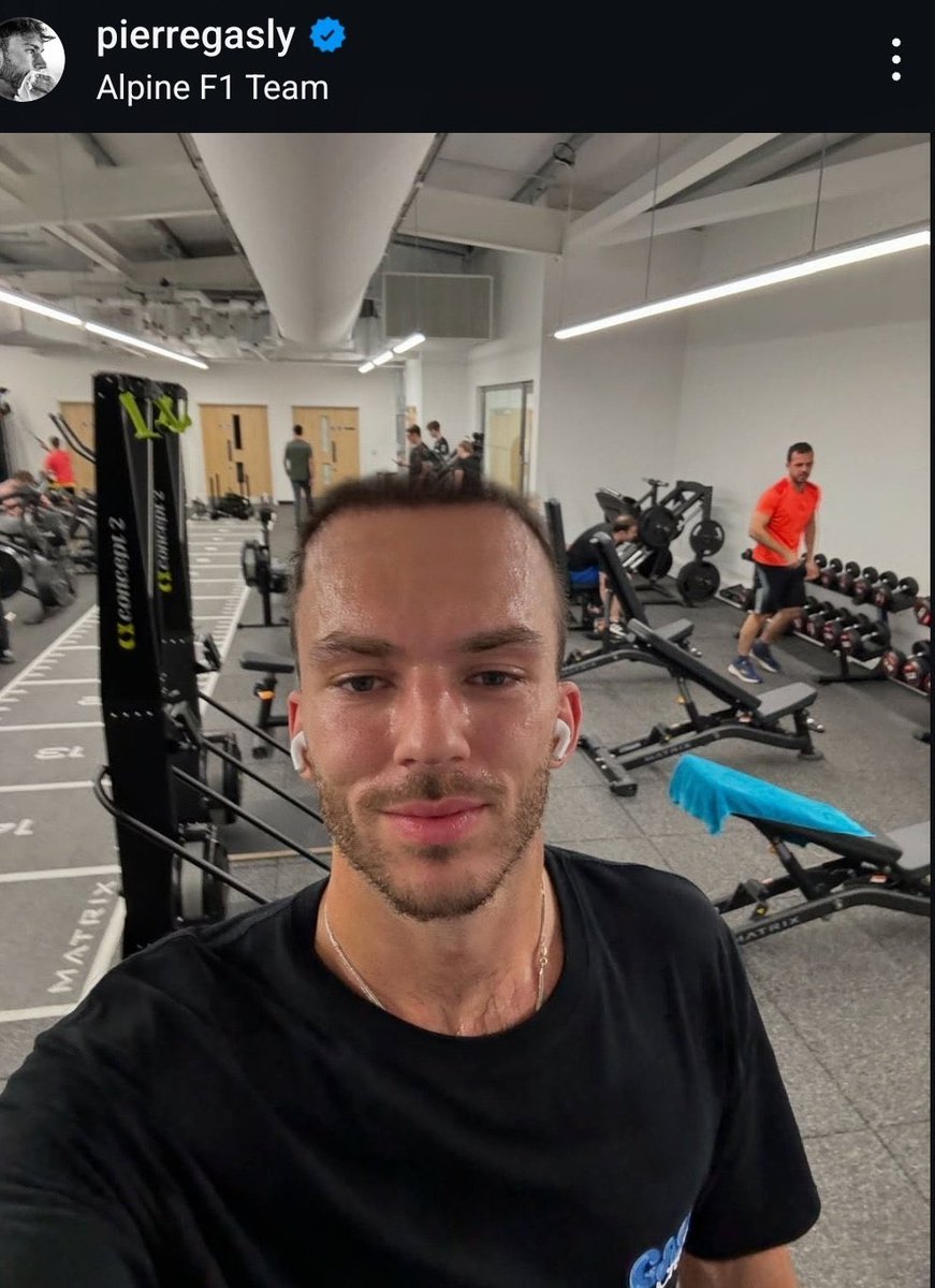 He looks like a haemorrhoid wtf