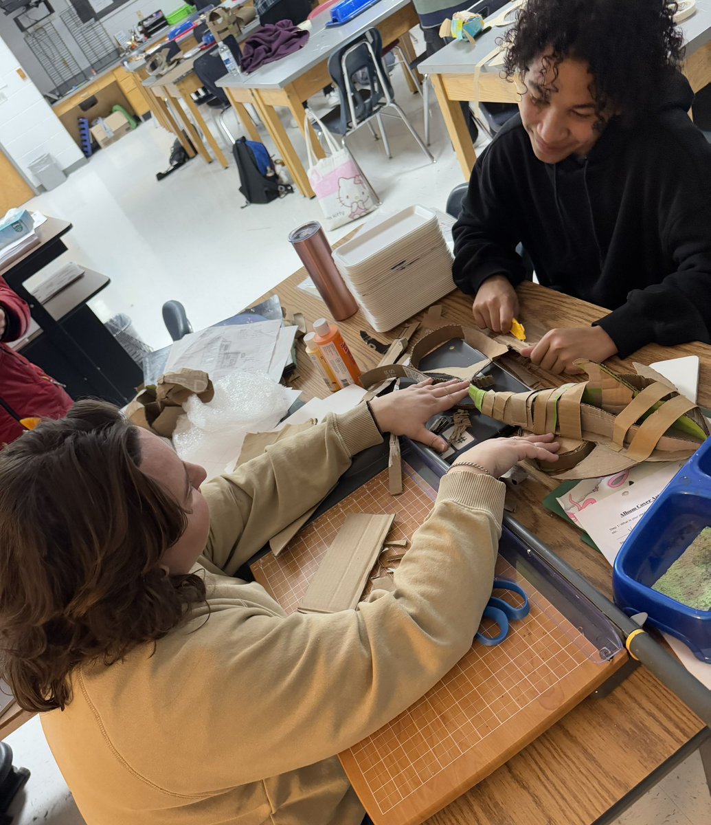 CookseyArtClass's tweet photo. Observing @KedcARTS teacher leader @byersartclass implementing safer cutting tools and 3D building techniques we learned about from an amazing session with @KIDMuseumMD. We want students to develop the “Mind of a Maker”! #ArtMatters 
@KEDCGrants https://t.co/QLH54Ngkci