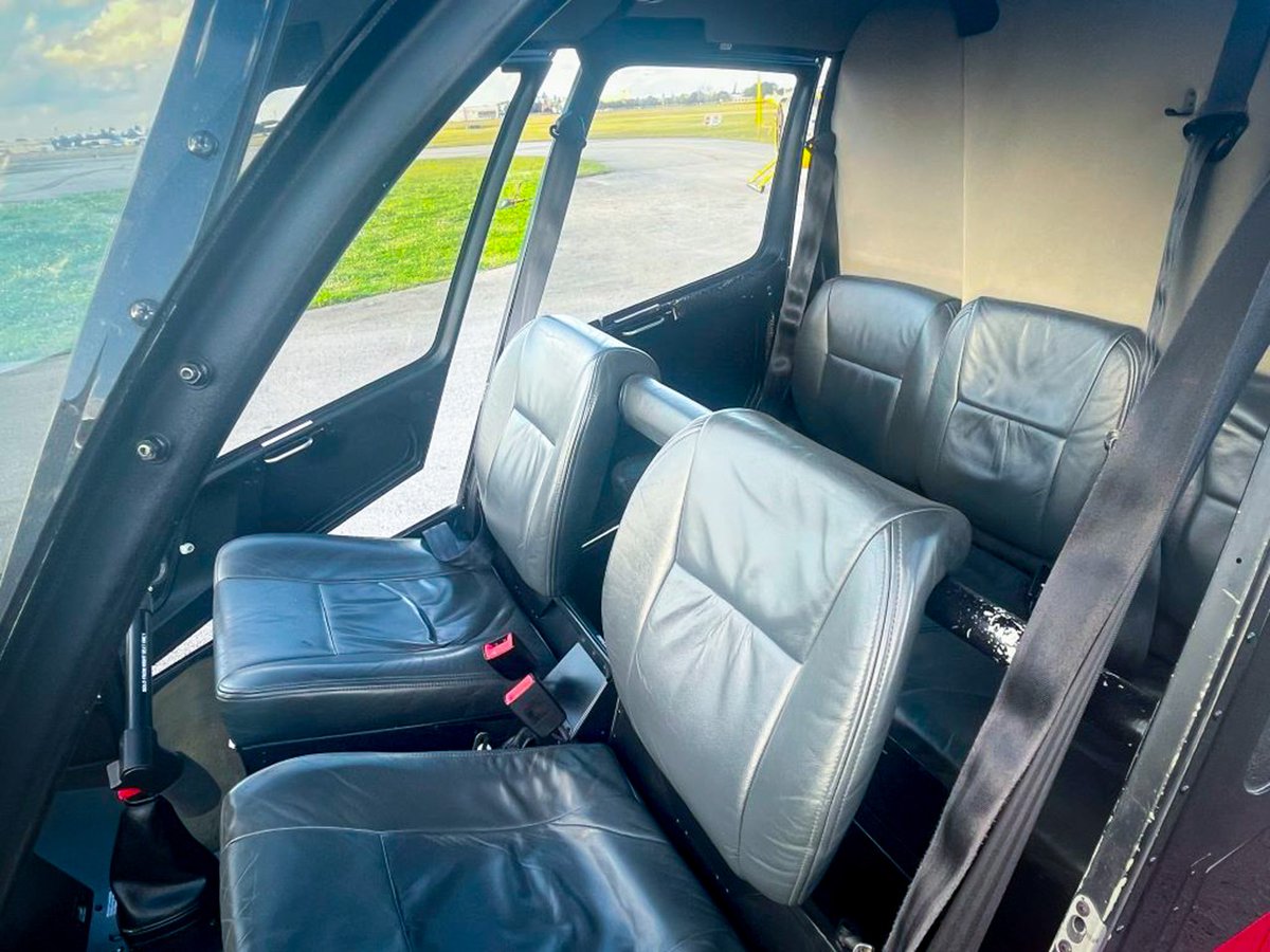 Sellacopter's tweet image. 🚁 2016 Robinson R66 – Ready for its next mission! 🚁

📍 Location: KHWO (Hollywood, Florida)
💰 Price: $375,000
📞 Sales Agent: Ian Swett - ian.s@sellacopter.com

View the complete listing here:
sellacopter.com/2016-robinson-… 

#R66 #RobinsonHelicopter #AviationSales