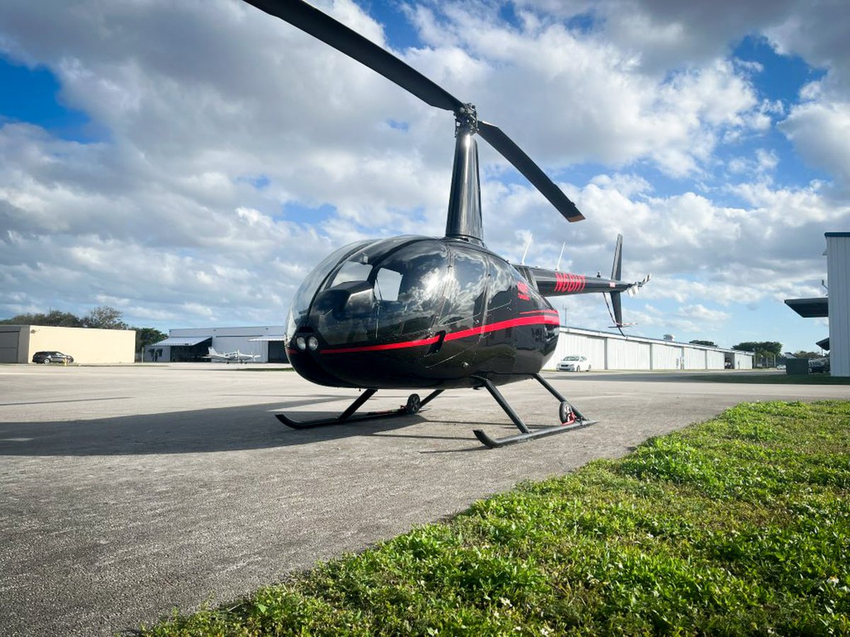 Sellacopter's tweet image. 🚁 2016 Robinson R66 – Ready for its next mission! 🚁

📍 Location: KHWO (Hollywood, Florida)
💰 Price: $375,000
📞 Sales Agent: Ian Swett - ian.s@sellacopter.com

View the complete listing here:
sellacopter.com/2016-robinson-… 

#R66 #RobinsonHelicopter #AviationSales