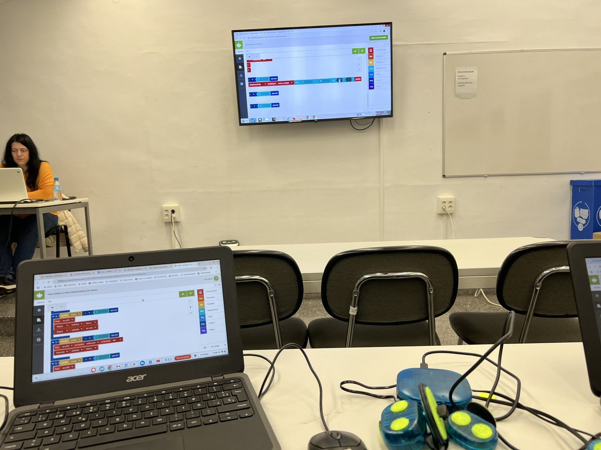 Acabam 2a formació sobre Bitbloq a l’Educació Primaria. Variables, màquines d’estat, condicionals…. Ja tenim tot el necessari per posar en marxa el projecte amb l’alumnat a l’escola. Gràcies a la formadora per tots els coneixements! <a href="/RetoTech/">RetoTech</a> <a href="/FundacionEndesa/">Fundación Endesa</a> #EspírituRetoTech