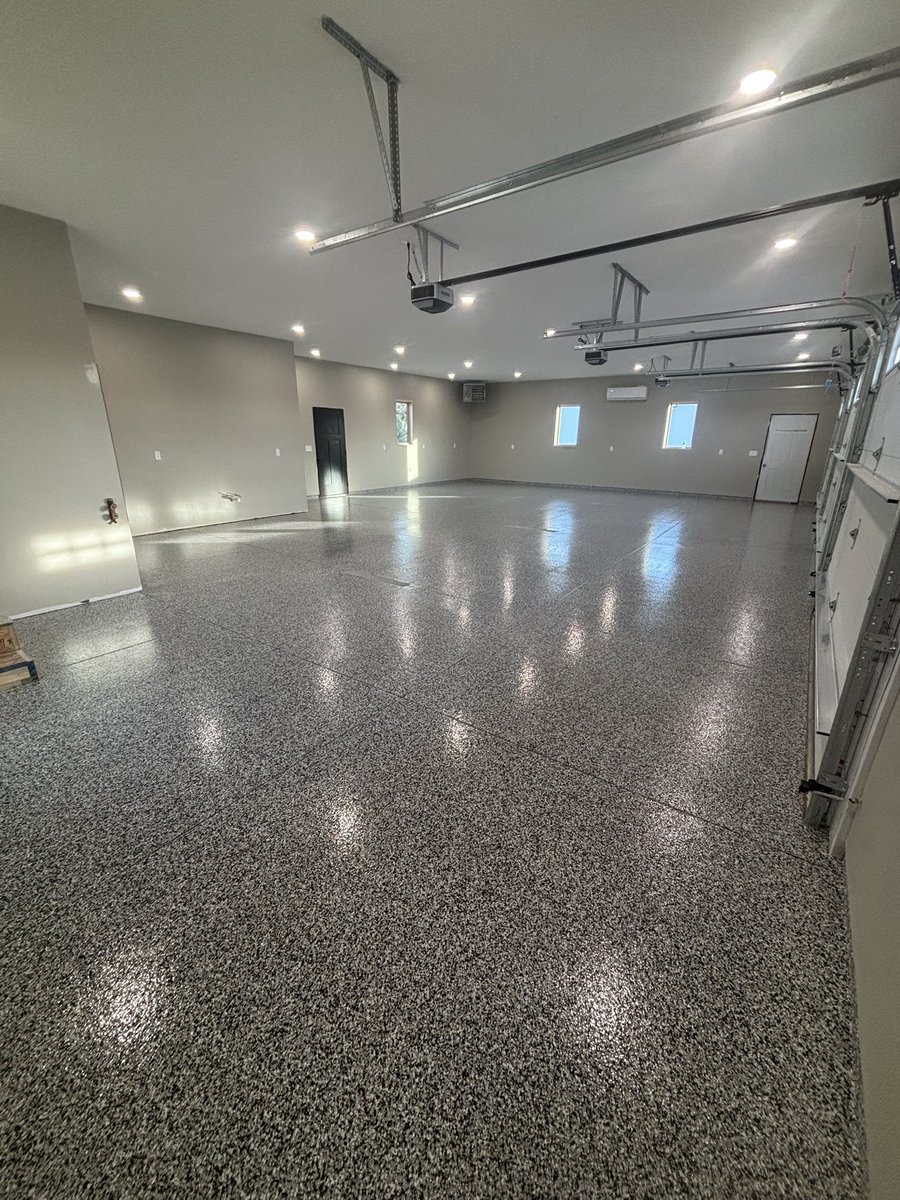 epoxycosd's tweet photo. An epic garage transformation! 👀👌🏻

✅ Stain-resistant
✅ Easy to clean
✅ High-performance &amp; long-lasting
✅ Customizable colors and finishes

Don’t settle for a dull, cracked garage floor. Get the upgrade your space deserves!

#epoxyco
#sdepoxy
#epoxyflooring 
#garagegoals https://t.co/p4pMWYcC6J