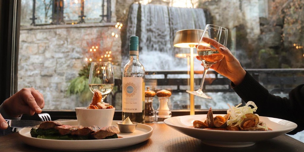 Treat your special someone to a romantic dinner at one of Hamilton's beautiful restaurants. Whether you're looking for fine dining or a cozy corner for two, we've got the perfect spots to make sparks fly.
⁠⁠
📸 @ancaster_mill⁠
⁠
Romantic Restaurants: bit.ly/3EgasjQ