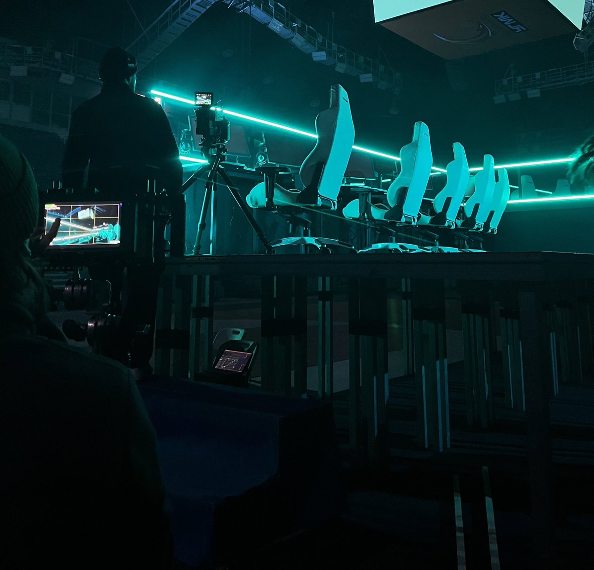 Пиздец, за январь три рекламы было, думала лапу буду сосать, а тут такое чудо