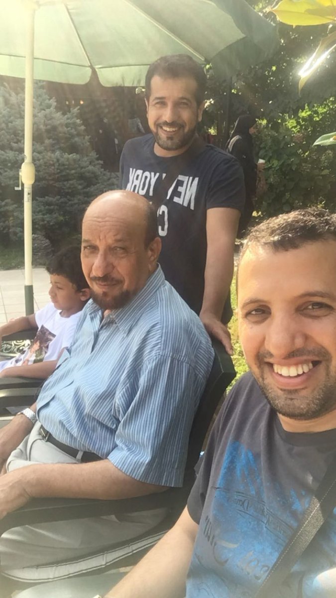 sultan2232's tweet photo. معك وأشتاق لك وشلون وأنا بعيد
والمشاعر ضوامي غصب تنساق لك

كل ما أبطت بك الأيام شوقي يزيد
شف جنون الغلا عقبك وأنا عاقلك

فيني شعور أحسه نابع من الوريد
من يلوم الخفوق إن صار خفاق لك
 
شوق لهفه ولَه ، دوّرت مابه جديد
ودّي ألقا كلام أكبر من .. أشتاق لك

#عبدالله_الفره .. رحمه الله https://t.co/BmLA2O1am4