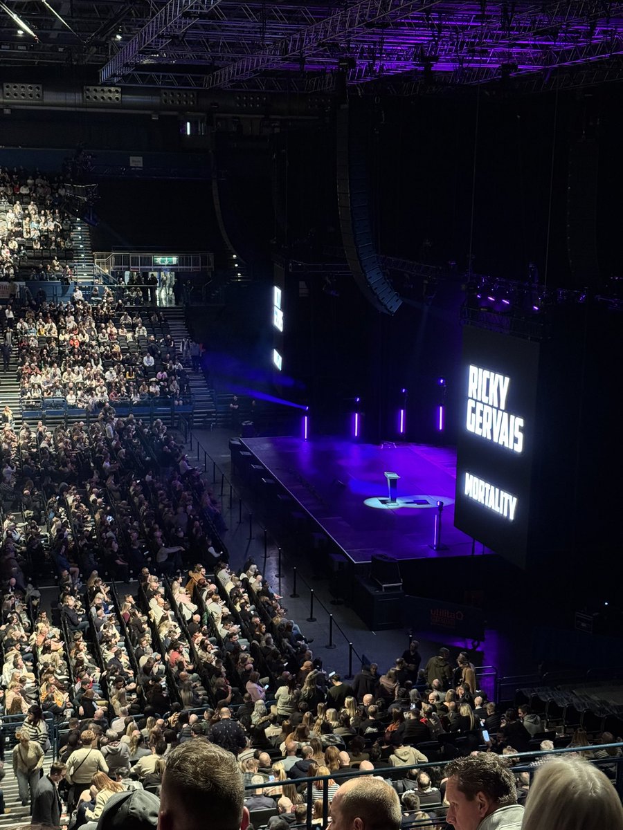 AkvileM's tweet photo. Seeing the main man @rickygervais 👏 🤭 #comedy https://t.co/f2GCkqhCvR
