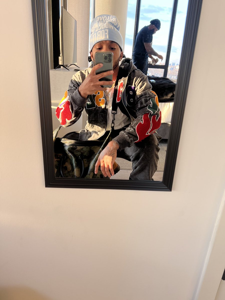 nylo99's tweet image. coming wit baggage 💫