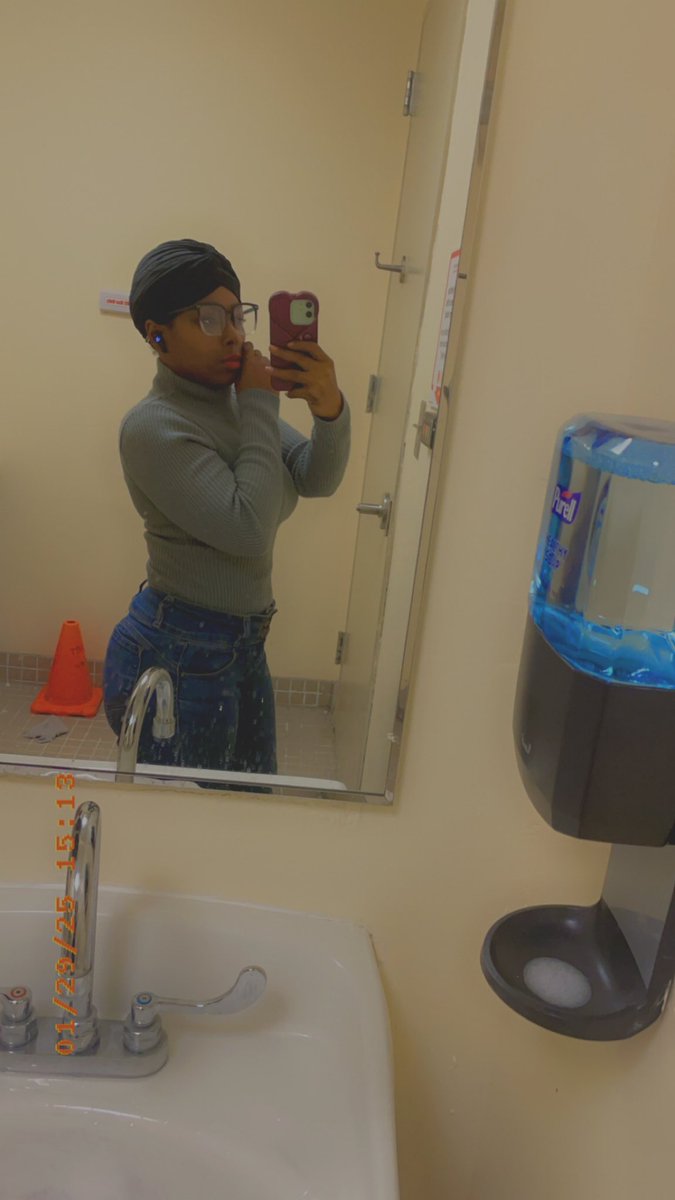 Nay_27J's tweet photo. Hump day https://t.co/HXHH4clO0q