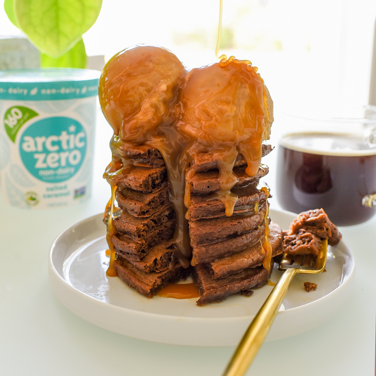 MyArcticZero's tweet photo. Why wait until tomorrow for #EatIceCreamForBreakfastDay?!  Who’s craving ice cream for breakfast TODAY?! 🍦🥞🙋🏻‍♀️
.
.
.
#arcticzero #breakfast #pancakes #hotcakes #flapjacks #veganeats #lowcalorieicecream https://t.co/YbZsvBzFpi
