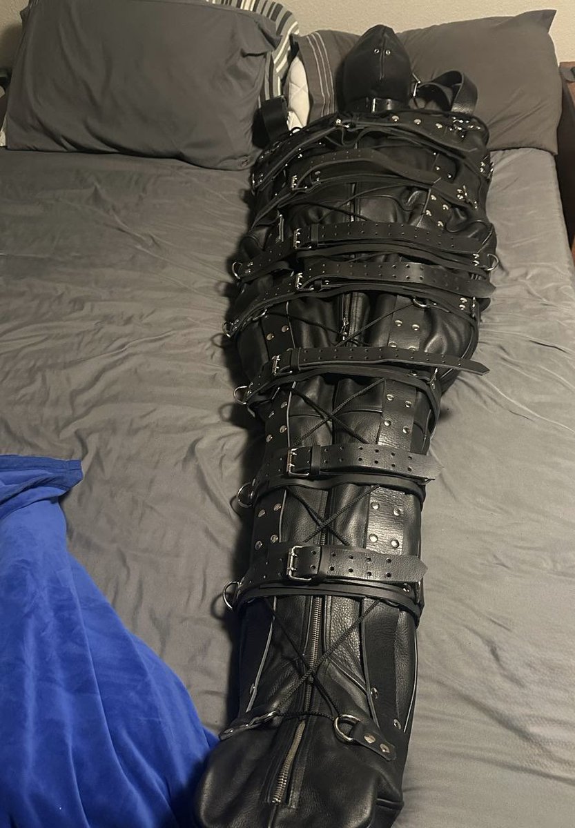 A new toy came in the mail yesterday afternoon! My sleepsack from <a href="/LeatherPrison/">LeatherPrison</a> arrived, and I’m in love! Fits perfectly, and slept great in it 😉 

#gaybdsm #sleepsack #gaybondage #gayleather