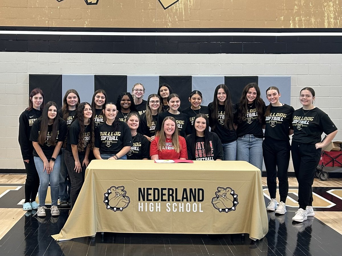 Always a good day when you have three seniors sign their name on the dotted line!!
We’re super excited for them and can’t wait to see what the future holds.
Congrats ladies!