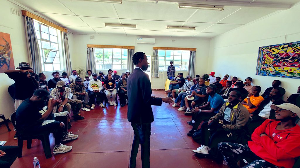 AsaphAfrika's tweet image. Day 3 of @kwelainitiative workshop was lit! Participants learned from industry experts Dee Moses, @ExDaVoice &amp;amp; @NguniAristocrat and got real about their skills in breakout sessions #KwelaInitiative #MusicIndustry #ArtistDevelopment