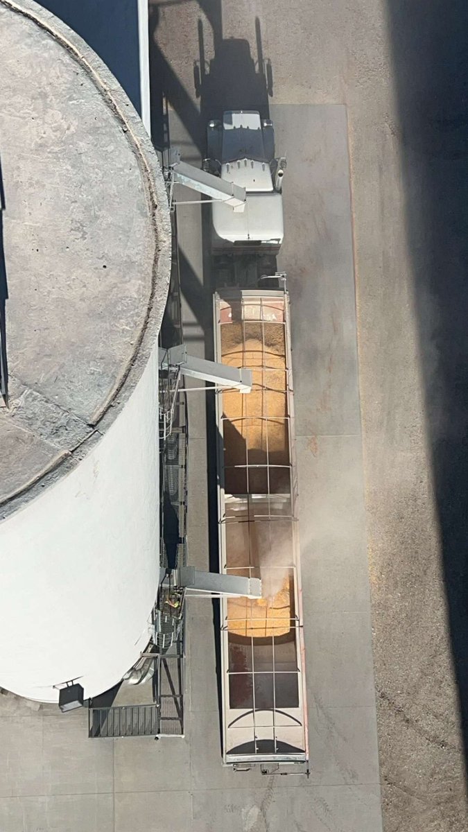 Don’t get pictures of your truck like this everyday