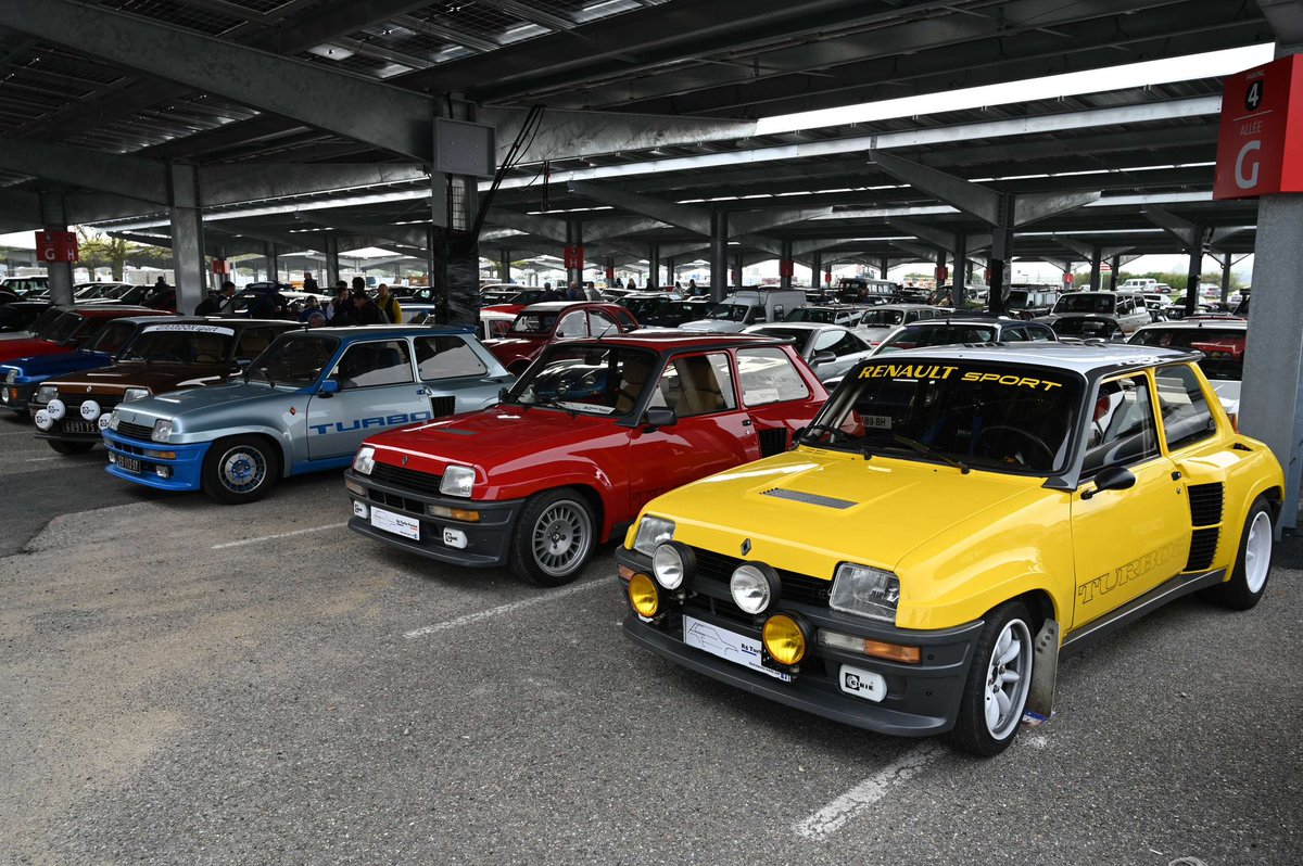 Le parking des joueurs du Real de Madrid
V.S
Le parking des joueurs de Brest 

#LDC #ChampionsLeague #liguedeschampions