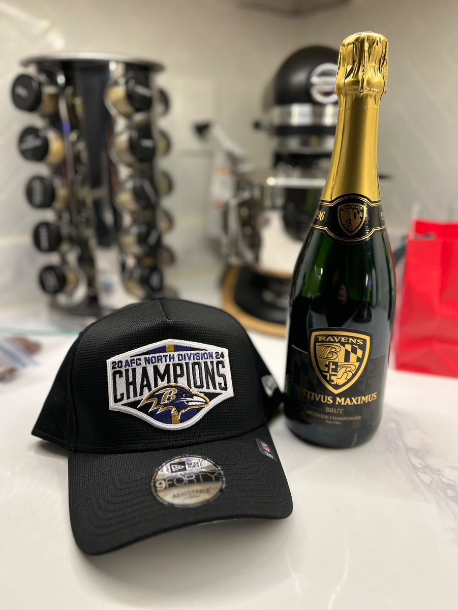 WinningDriveNV's tweet photo. Cheers to all our Winning Drive Club members who make every moment a winning one! 🍾

Share your celebrations with us using #WinningDriveNapaValley to be featured! Thanks @billy_rothman for the 📸.

#WinningDriveNapaValley #BaltimoreRavens #Ravens #RavensFlock #RavensNation https://t.co/15LihN3jRi
