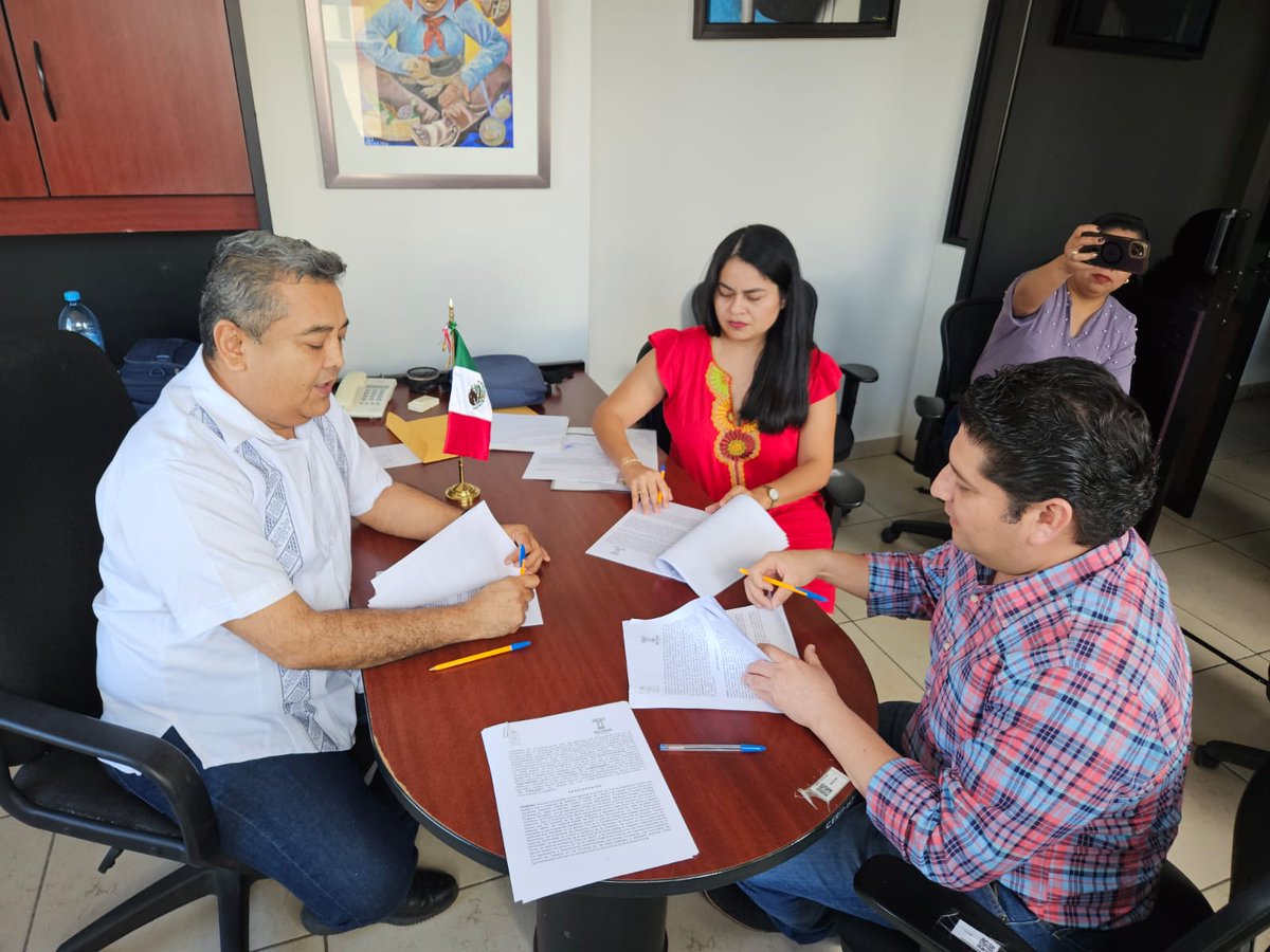 Atendiendo las instrucciones del Gobernador Javier May Rodríguez, de generar condiciones, para que más vecinos de #Tacotalpa, “vivan en zonas seguras, regularizadas y con acceso a servicios públicos”, este día firmé convenio de colaboración con el presidente Ricki Antonio Arcos