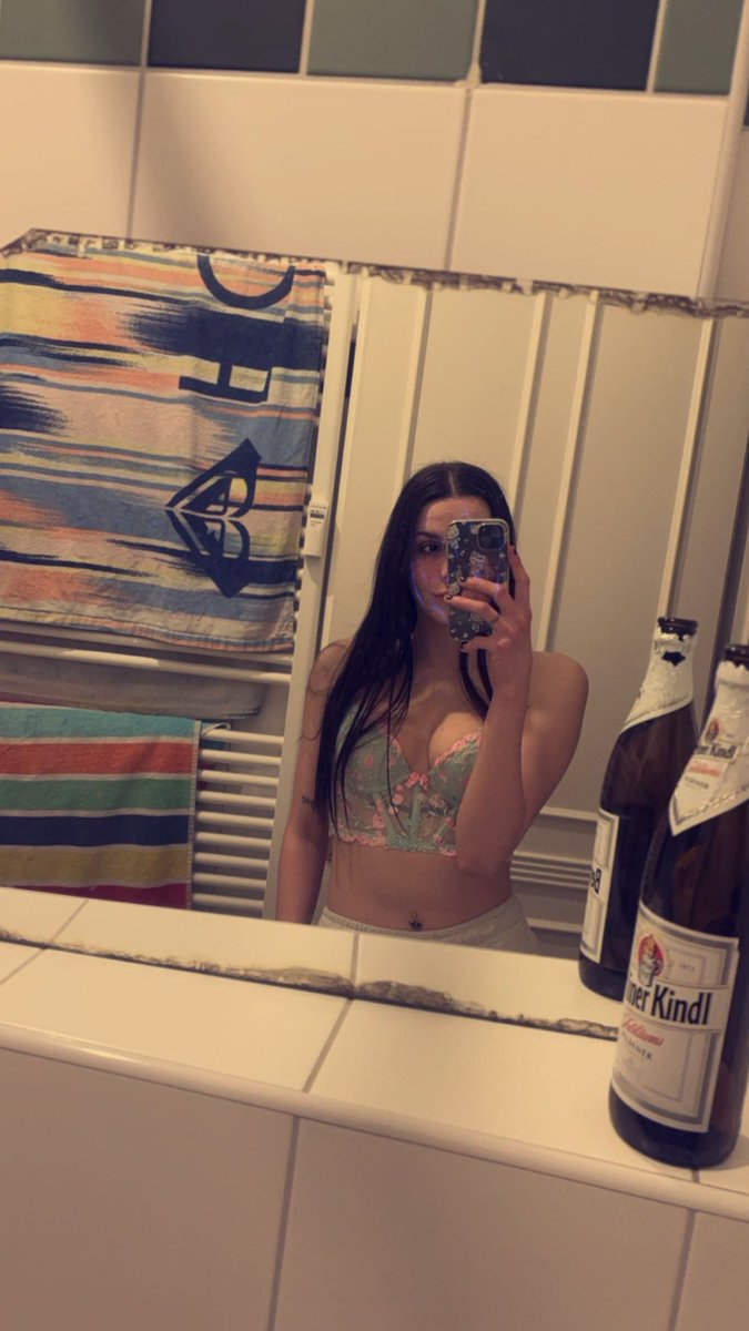 sallyspacexxx's tweet photo. https://t.co/t7fAPwVsDW https://t.co/XJzJZSGrhf