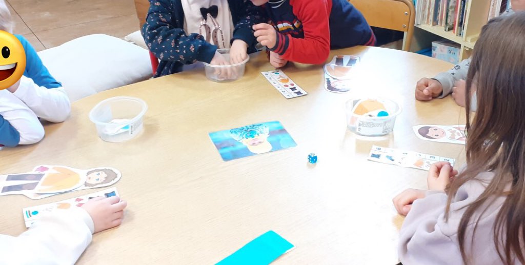 École de Millay (@ecole_millay) on Twitter photo #maths
Manipulation pour construire le nombre avec les ateliers <a href="/MHMternelle1/">MHM@ternelle</a> 
Associer une écriture chiffrée à une quantité 🤩 #maths
Manipulation pour construire le nombre avec les ateliers <a href="/MHMternelle1/">MHM@ternelle</a> 
Associer une écriture chiffrée à une quantité 🤩