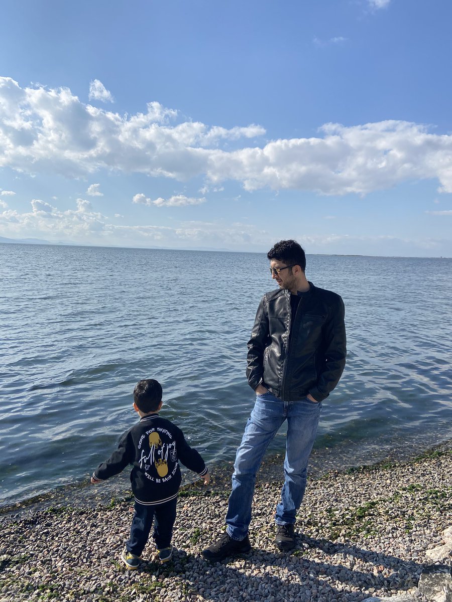 Not düşeyim istedim: İzmir Karşıyaka
-Bugün güzel bir gündü.
-Seninle geçen her gün güzel
-Seninle de geçen her gün güzel ama bugün güzeldi değil mi?
-Evet, bugün çok güzeldi.