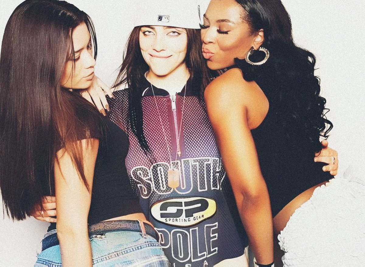 𝐑𝐞𝐧𝐚𝐭𝐚 tweet media