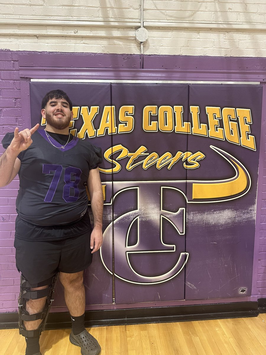 BrewsterJordan's tweet image. After a great visit with Texas College and @CoachATBates and @Coach_JJackson2 I would like to announce I have been offered by Texas College
@MLKaufmann @COACHBESPARZA @EdricPacheco