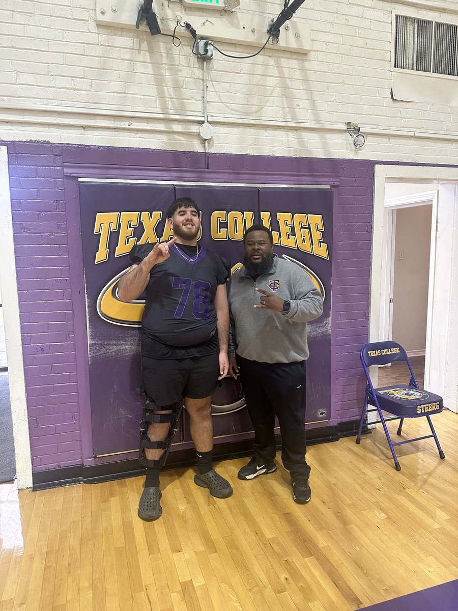 BrewsterJordan's tweet image. After a great visit with Texas College and @CoachATBates and @Coach_JJackson2 I would like to announce I have been offered by Texas College
@MLKaufmann @COACHBESPARZA @EdricPacheco