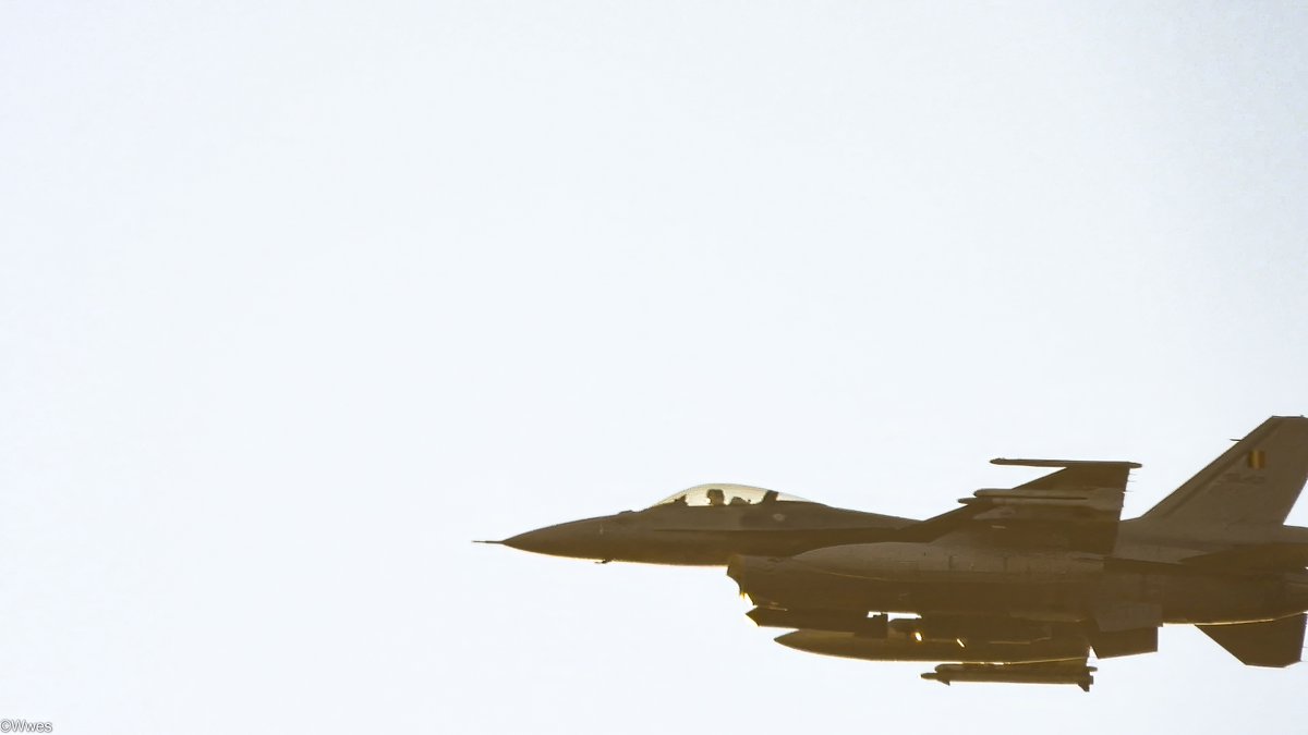 wesleyb1989's tweet photo. JAN29:
#BAF501 #44F143 (FA-103)
#Belgium #BAF #F16
GENERAL DYNAMICS F-16 Fighting Falcon
(#NLspot #Planespotting #Nikon (#P950 #P1000) #Aviation #Avgeek #ADSB) https://t.co/EIsNuPakCp