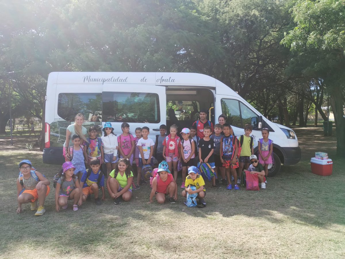 Los niños y niñas de la colonia de verano vivieron una experiencia memorable al visitar el parque acuático de Winifreda.
Felicitamos a la municipalidad de Winifreda y a los trabajadores del parque por tan hermoso lugar. Sin dudas, fue una experiencia que todos desean repetir. ☀️