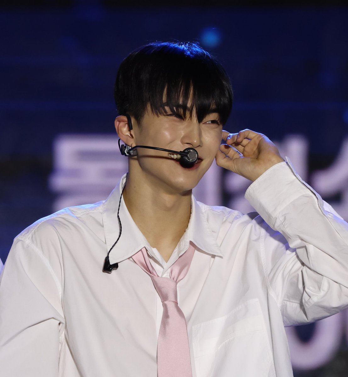 RIIZE_LATAM's tweet photo. limpiemos las búsquedas de 🫧 usando estas frases !!! usenlas en sus posts de esta manera: "seunghan is really talented"

Seunghan dancer
Seunghan best vocalist
Seunghan all rounder
Seunghan charming
Seunghan I love you
Seunghan proud of you
Seunghan ace 
Seunghan beautiful https://t.co/SsA2sRy7pb