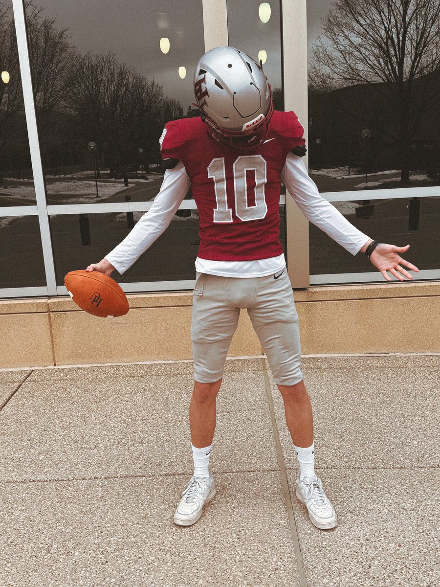 What a blast I had in Minnesota, crazy cool visit 💪 Love the atmosphere here 🩶♥️ loved meeting the coaches, such awesome people ‼️great way to end our trip✈️ go pipers 💪
<a href="/BaneNathan/">Coach Nathan Bane</a> <a href="/HamlineFootball/">Hamline Football</a> <a href="/GregPeach90/">Greg Peach</a> <a href="/cvbearsfootball/">Central Valley Bears Football</a> <a href="/JoshStraughan1/">Josh Straughan</a> <a href="/NickFarman55/">Nick Farman M.S.</a> <a href="/PNWSports_/">PNW Sports 𝕏</a>