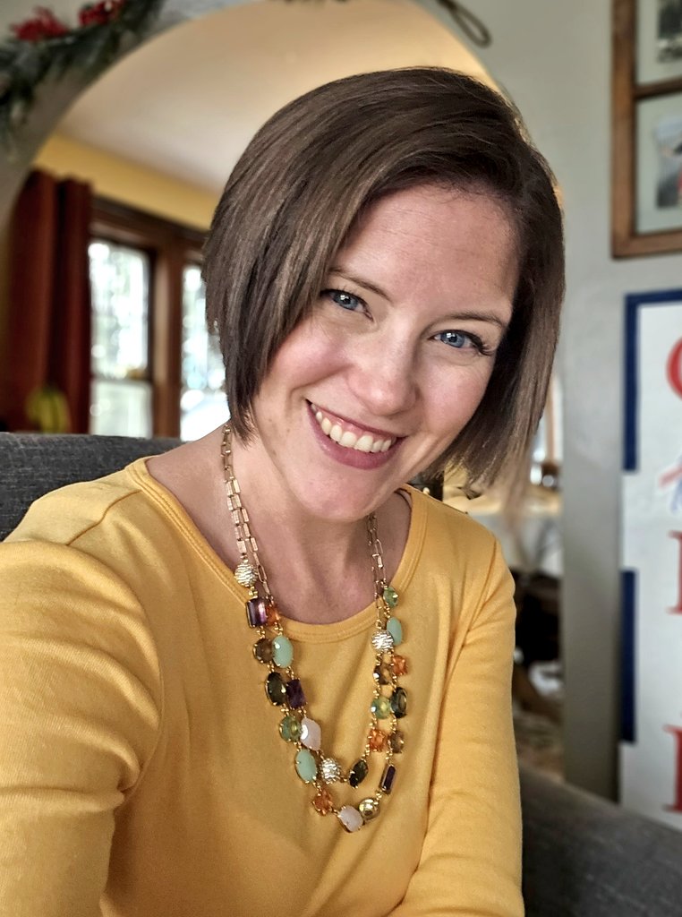 caytlyn_brooke's tweet image. A local reader reached out and asked if we could meet up so I could sign two of my books for her today! It seems small but it made me feel like a rockstar!